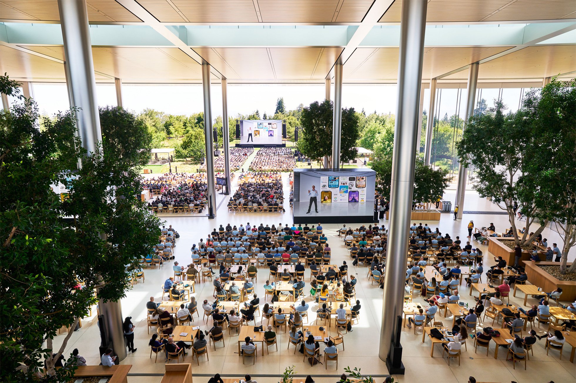 Apple-WWDC22-Keynote-iOS-16-Apple-Park-220606_big.jpg.large_2x